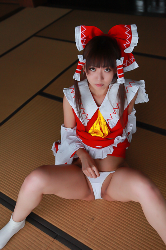 [Cosplay] Reimu Hakurei with dildo and toys - Touhou Project Cosplay